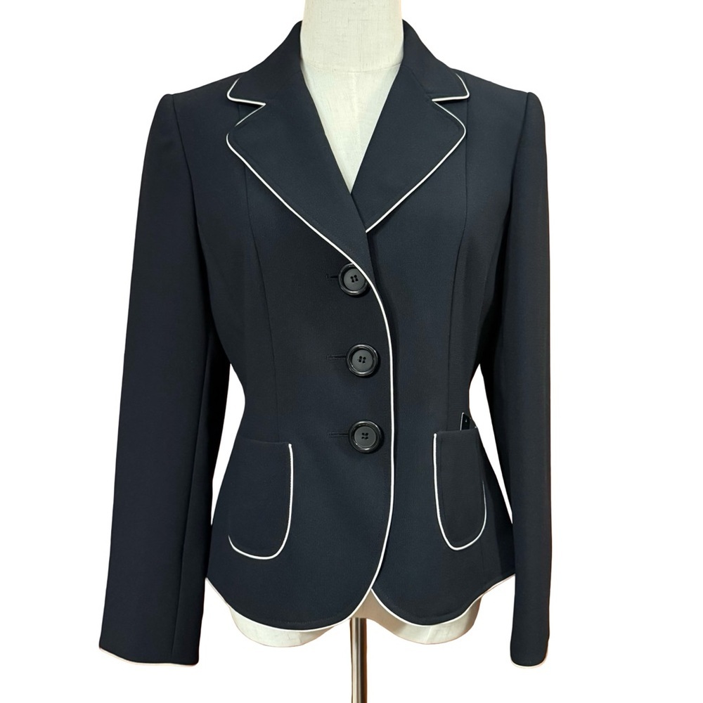 NWT Tahari Dark Blue Blazer With White Piping Size 6P